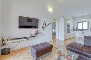 21-Zoll-Fernseher mit Satellitenempfang, Kamin, Videospielkonsole