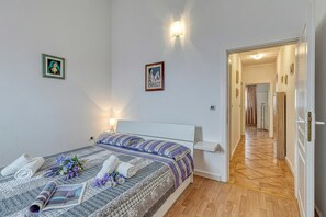 Familienhaus, Mehrere Schlafzimmer, 2 Bäder (Pool House Kristina near Poreč) | 2 Schlafzimmer, Bügeleisen/Bügelbrett, Bettwäsche