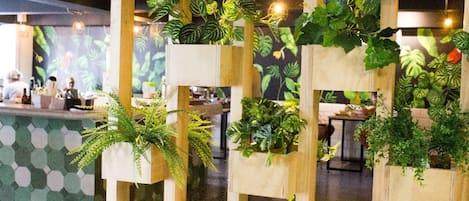 Quầy tiếp tân