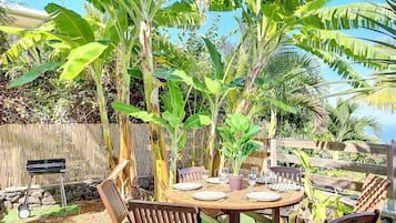 屋外ダイニングエリア