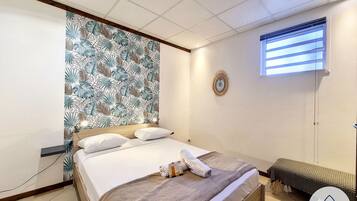 1 chambre, fer et planche Ă repasser, Wi-Fi gratuit, draps fournis