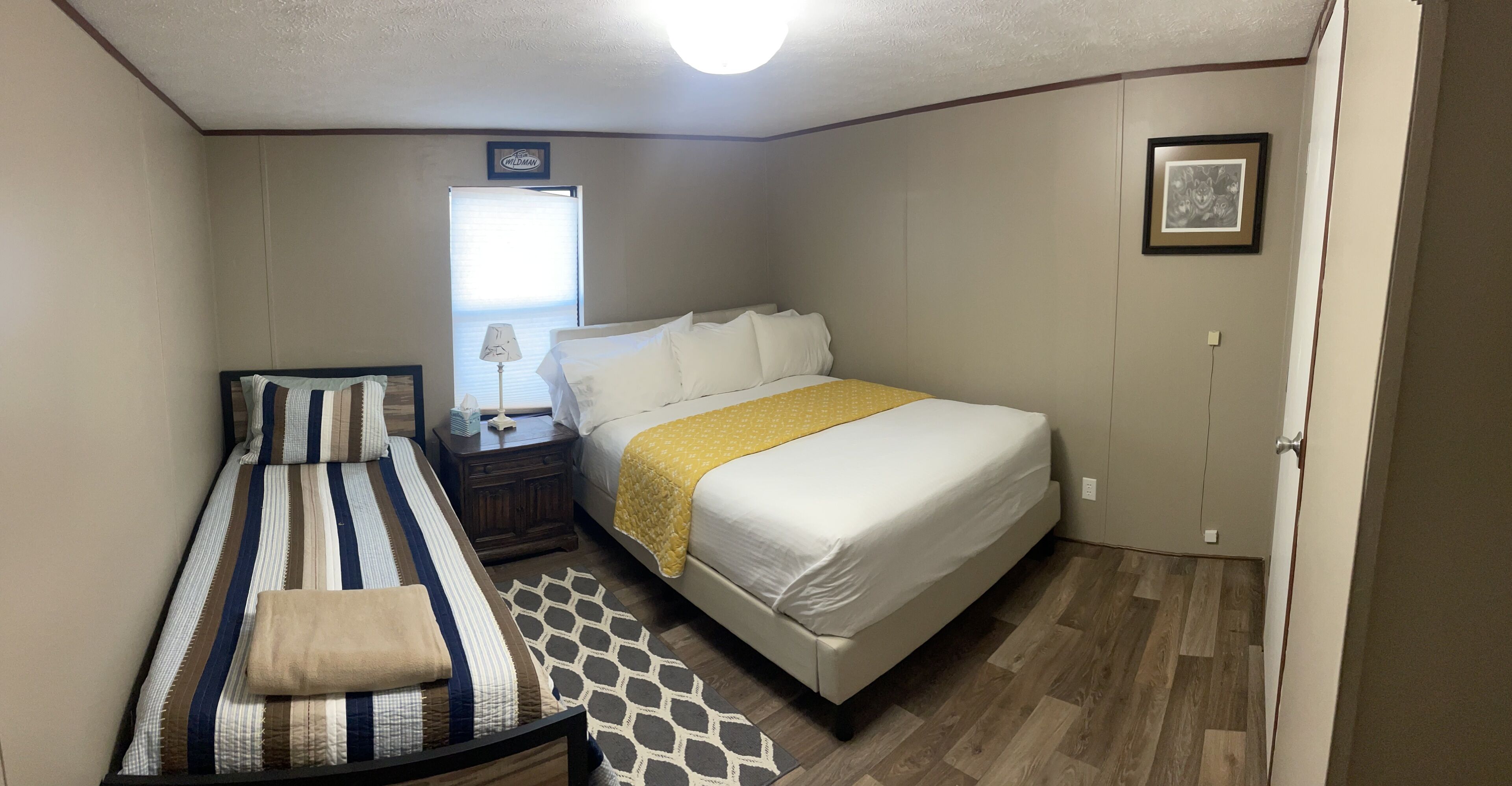 2 habitaciones, tabla de planchar con plancha, wifi y ropa de cama 