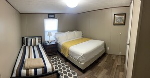 2 bedrooms, iron/ironing board, WiFi, bed sheets - Buncombe at Lake Texoma. (Kingston)