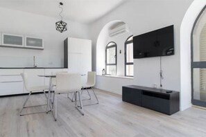 Dining - Right in the heart of German colony (Tel Aviv-Yafo)