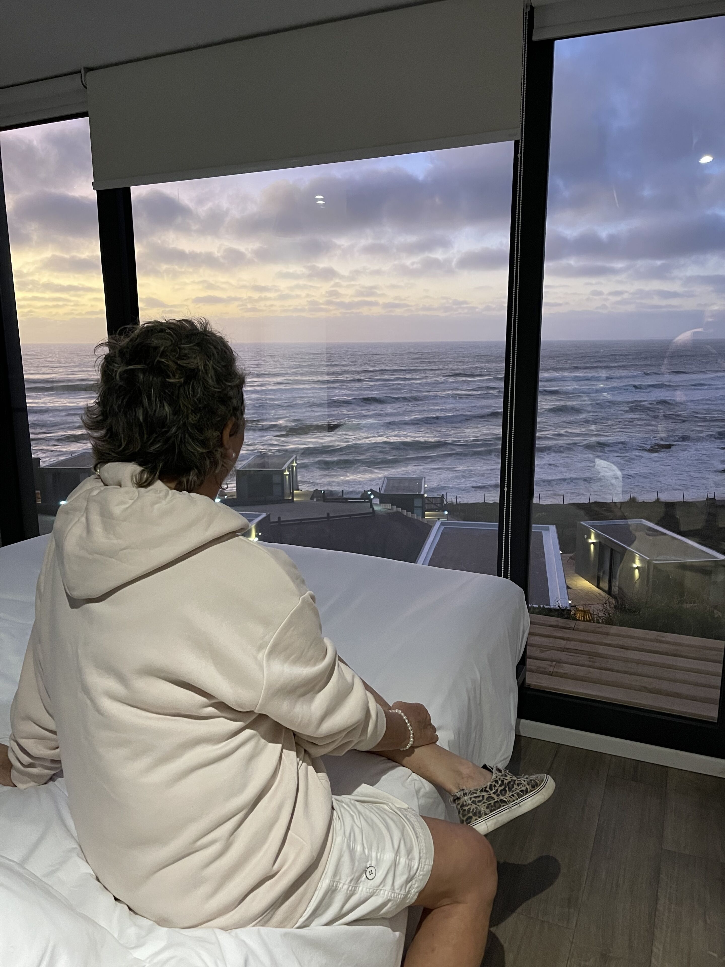 Literie de qualité, lit avec matelas en mousse à mémoire, décor unique