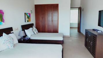 4 bedrooms, iron/ironing board, free WiFi, bed sheets