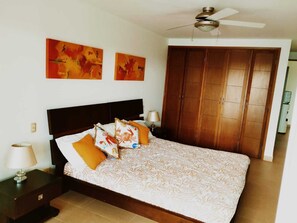 4 bedrooms, iron/ironing board, free WiFi, bed sheets