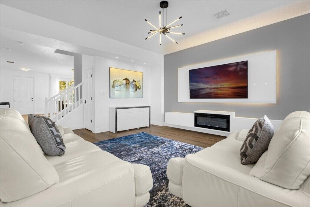 6 Bedrooms/ 3.5 Bathrooms/ Liberty Village (4539 PC)