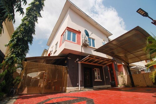 LUXURY HOME 4Bedroom Secured