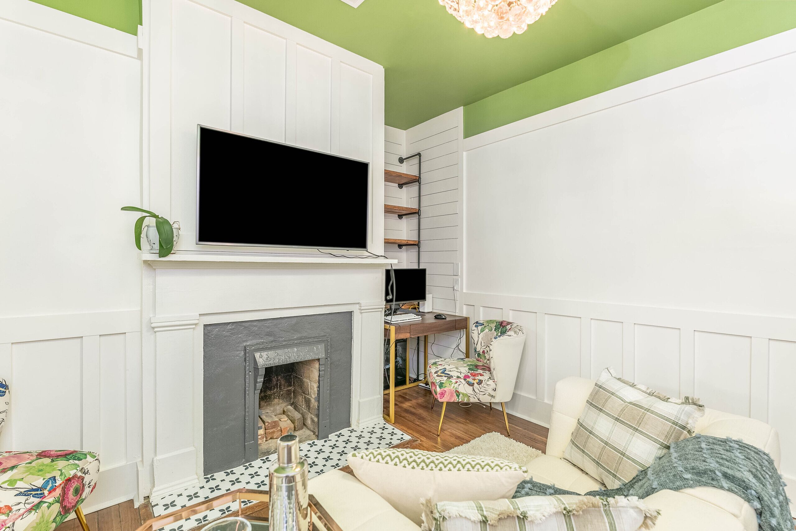 Historic Savannah – Little Victorian District Gem