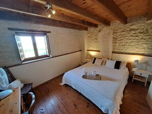 3 عدّة غرف نوم وسرير سفر وواي فاي وملاءات أسرّة