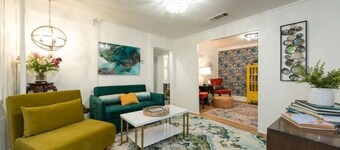 The Funky Flat-steps from Denton's nightlife!