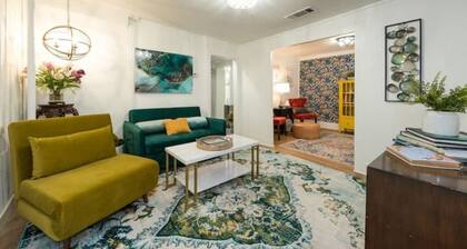 The Funky Flat-steps from Denton's nightlife!