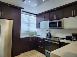 Frigorifero, microonde, forno, macchina per tè/caffè