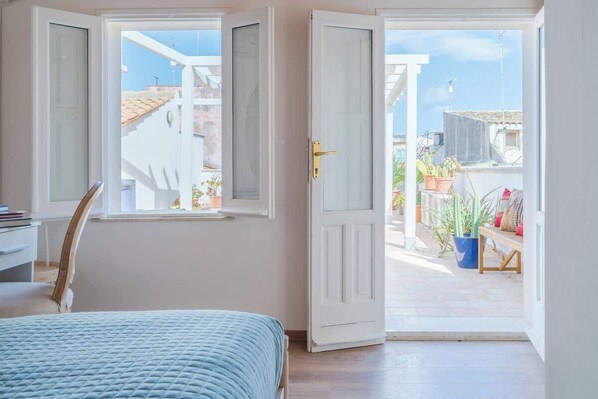 5 bedrooms, free WiFi, bed sheets