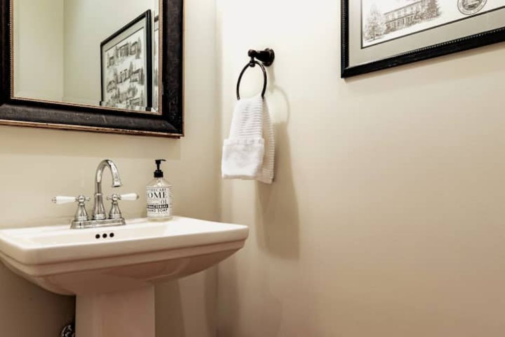 The Railhouse Loft. Central Downtown Location