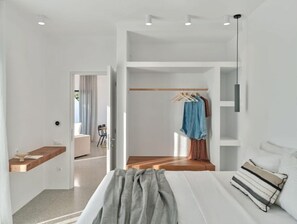 3 bedrooms, in-room safe, iron/ironing board, free WiFi