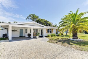 Exterior - 4 Mi to Siesta Key Beach: Sunny Home w/ Hot Tub! (Sarasota)