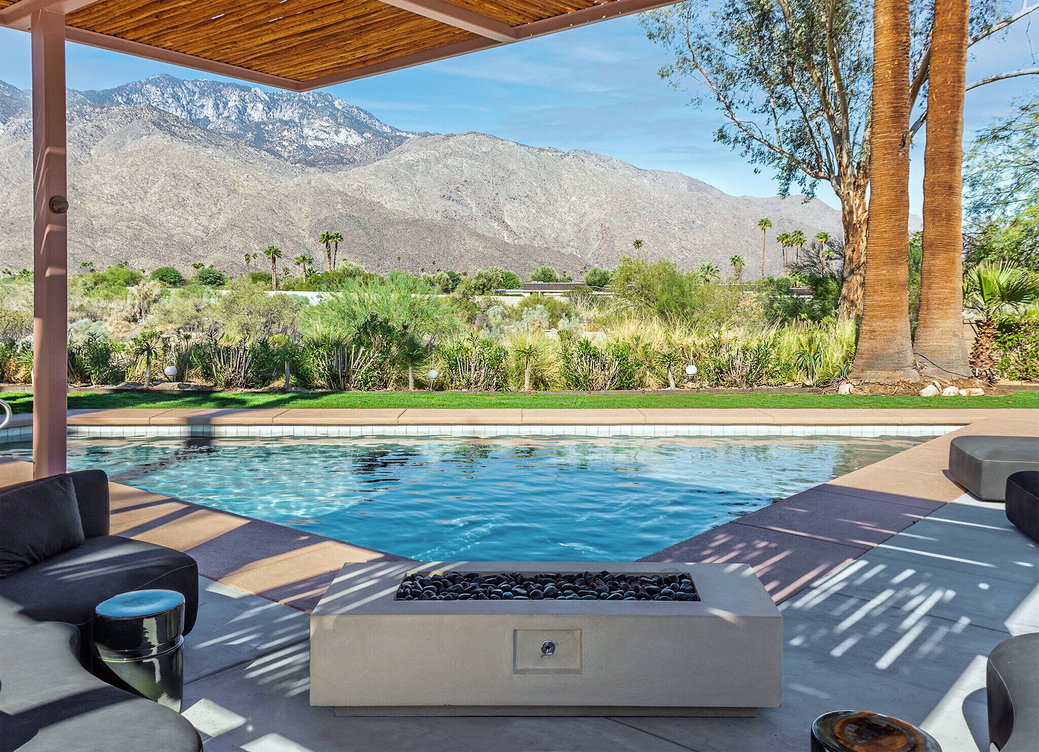 Een verwarmd zwembad