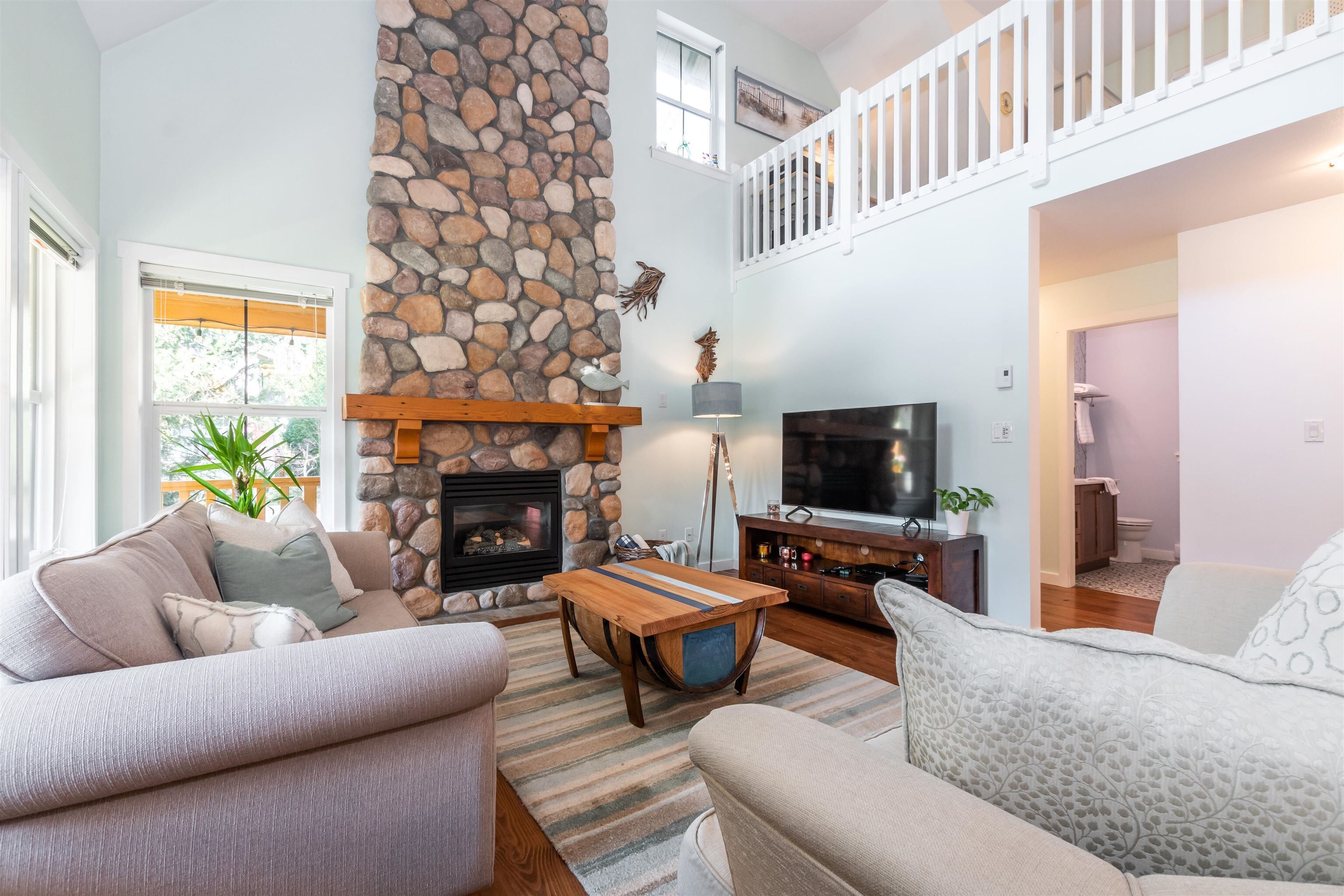 Cultus Lake Private Forest 2BR+Loft Cottage Resort Style