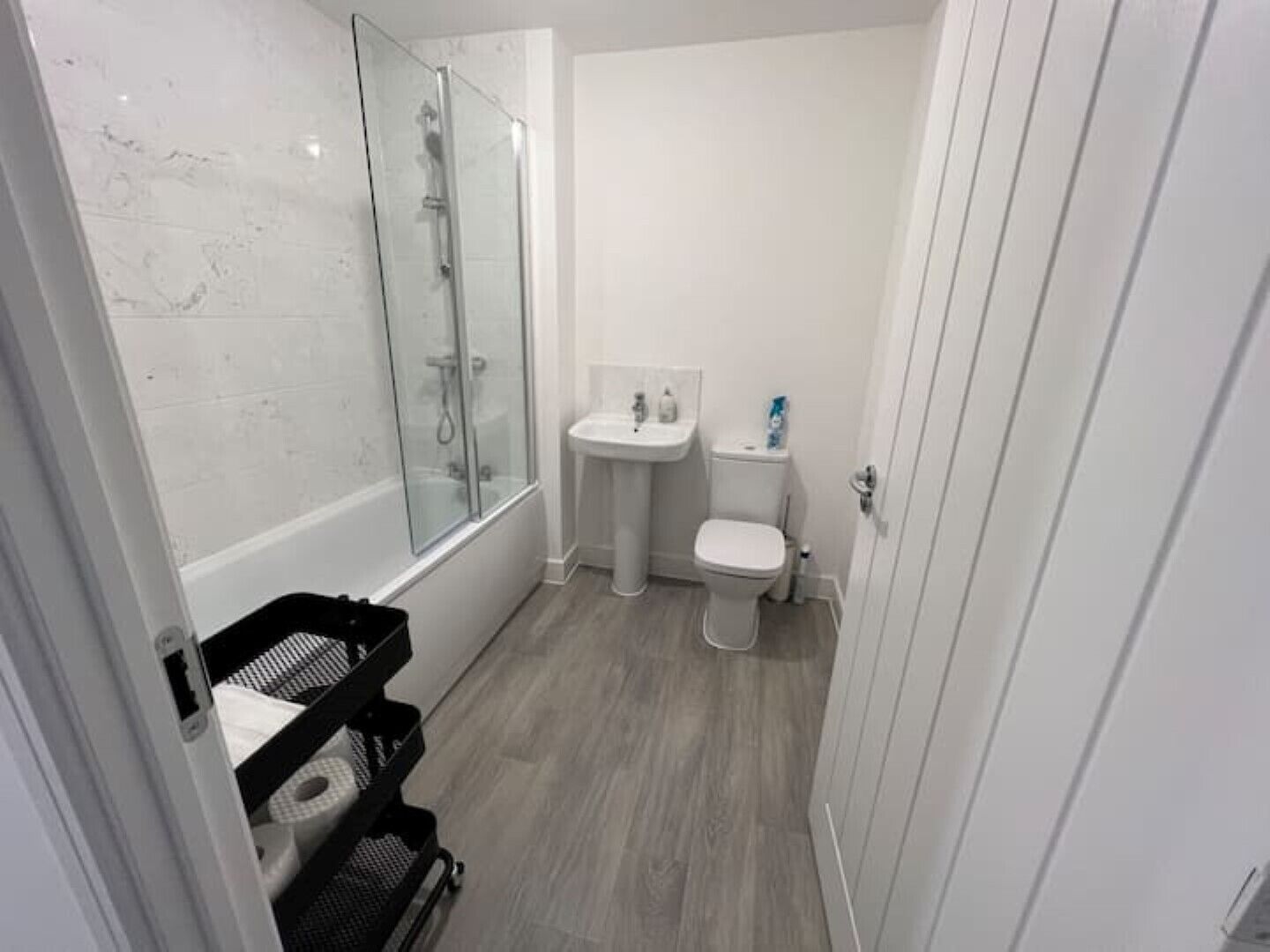 New 3 bed house, Sleeps 7, Contractors & families welcomed, free Wi-Fi & Parking