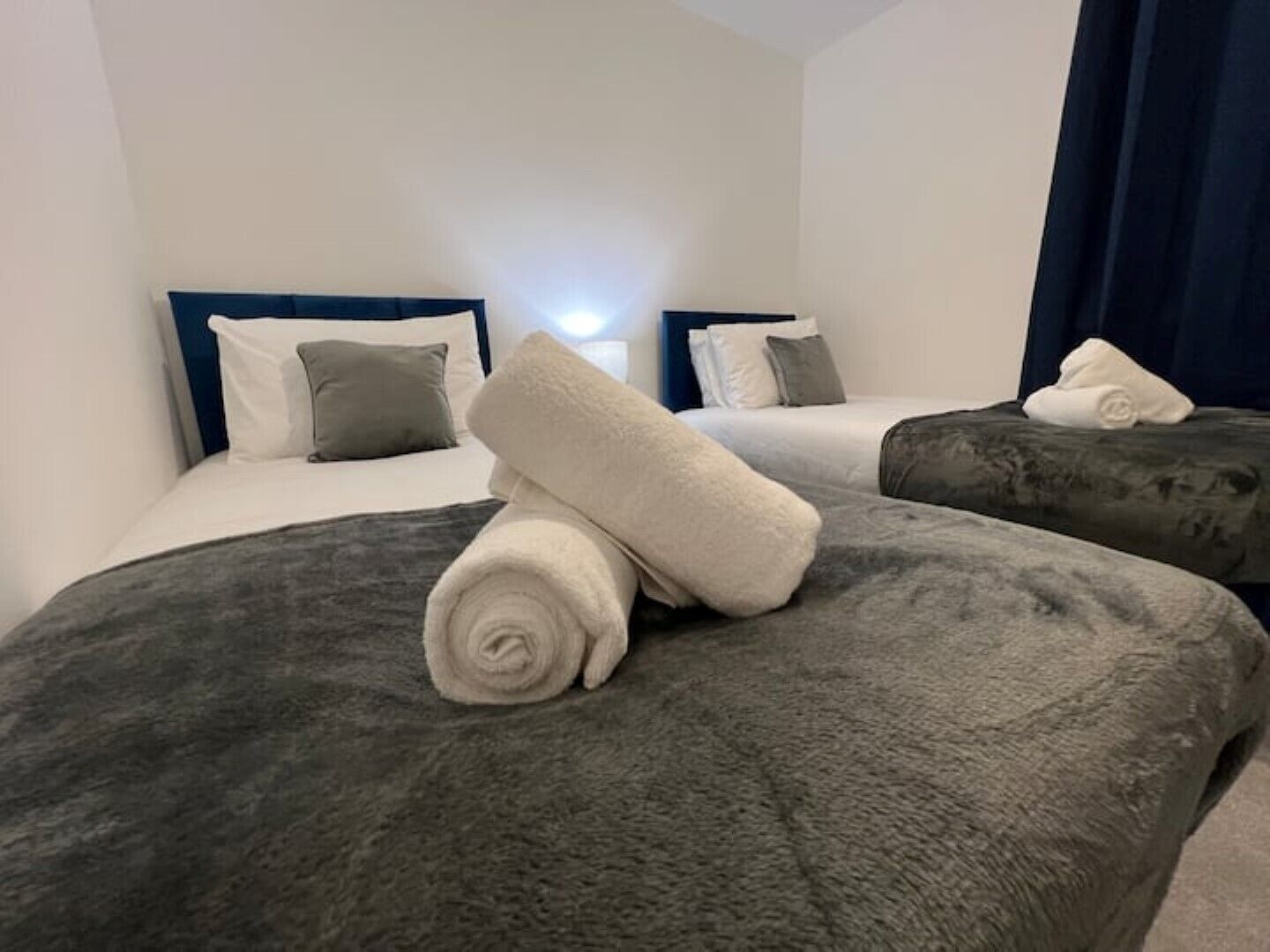 New 3 bed house, Sleeps 7, Contractors & families welcomed, free Wi-Fi & Parking