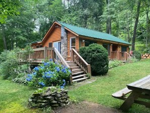 Exterior - Sunny and Cozy Creekside Cabin (Banner Elk)