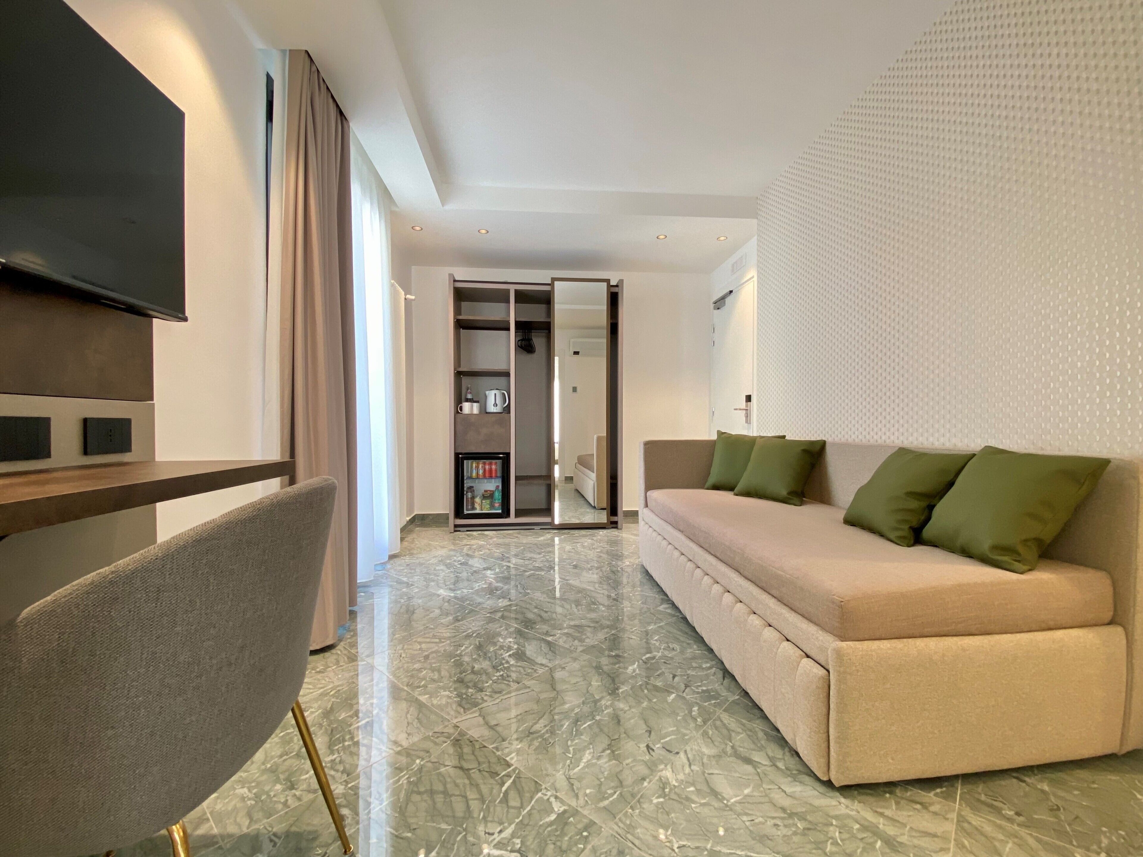 Suite | Area soggiorno | Smart TV 43 pollici con canali satellitari, TV