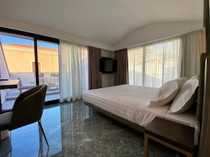 1 bedroom, down duvets, minibar, in-room safe
