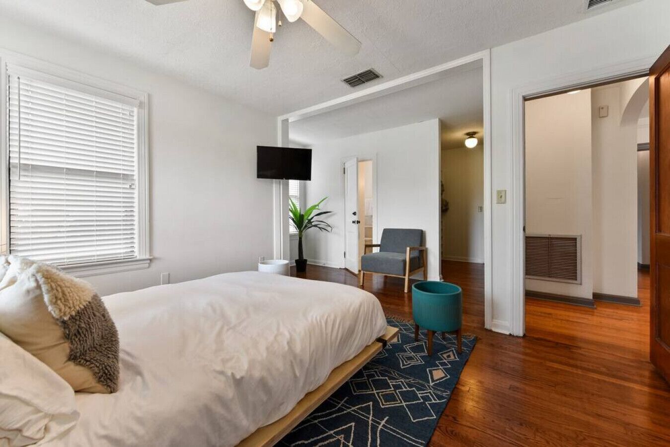 2 bedrooms, iron/ironing board, travel cot, WiFi