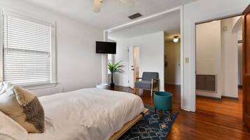 2 bedrooms, iron/ironing board, travel cot, WiFi