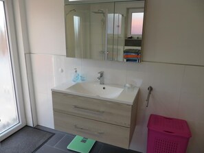 Douche, serviettes fournies