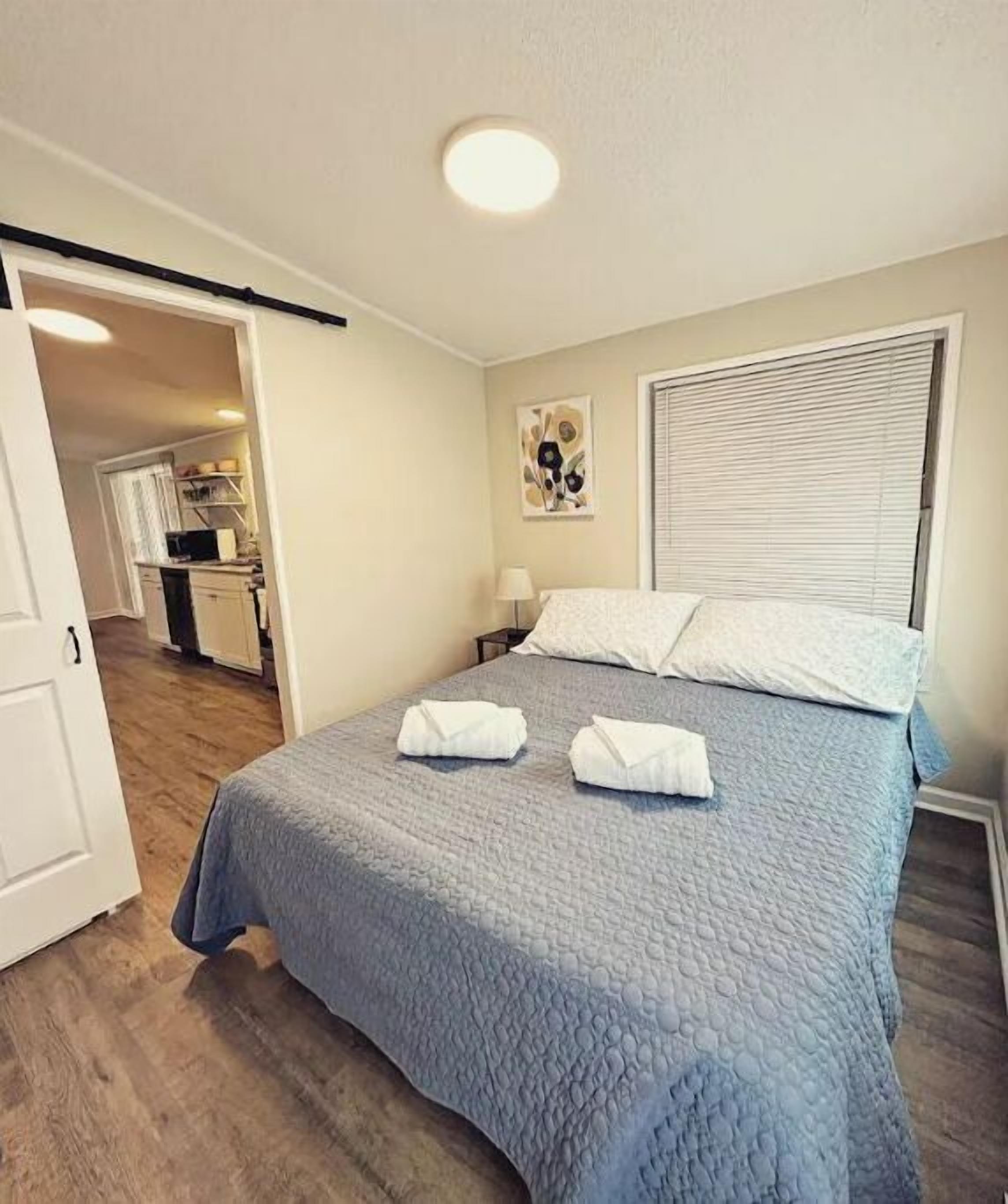 4 BDRM Lake Ranch Sleeps 10 in the Heart of GOTL