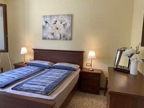 2 bedrooms, desk, travel crib, free WiFi