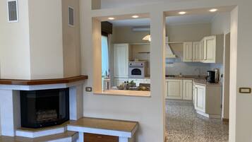 Kühlschrank, Ofen, Herdplatte, Geschirrspüler