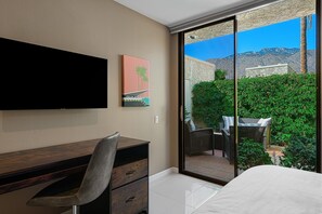 2 bedrooms, desk, iron/ironing board, WiFi