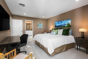 2 bedrooms, desk, iron/ironing board, WiFi - Palm Springs, Greenhouse East!  2 Bdrs/2 Baths/ 25 Yard pool/Amazing location! (Palm Springs)