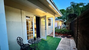 Terrace/patio - CHARMING INDEPENDENT GUEST HOUSE (West Palm Beach)