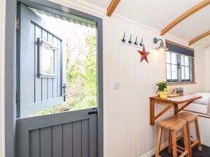 Cottage | Interior - Godrevy Shepherds Hut (Hayle)