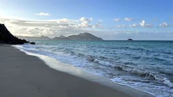 Beach nearby, sun loungers, beach towels