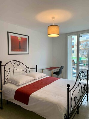 1 chambre, bureau, lit parapluie, Wi-Fi