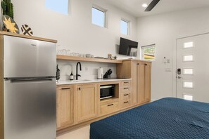 Full-size fridge, microwave, stovetop, coffee/tea maker