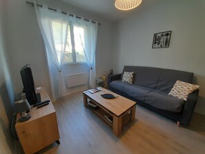 TV, books - Ravissante Maison Entièrement Rénovée été 2022 (Sarrancolin)