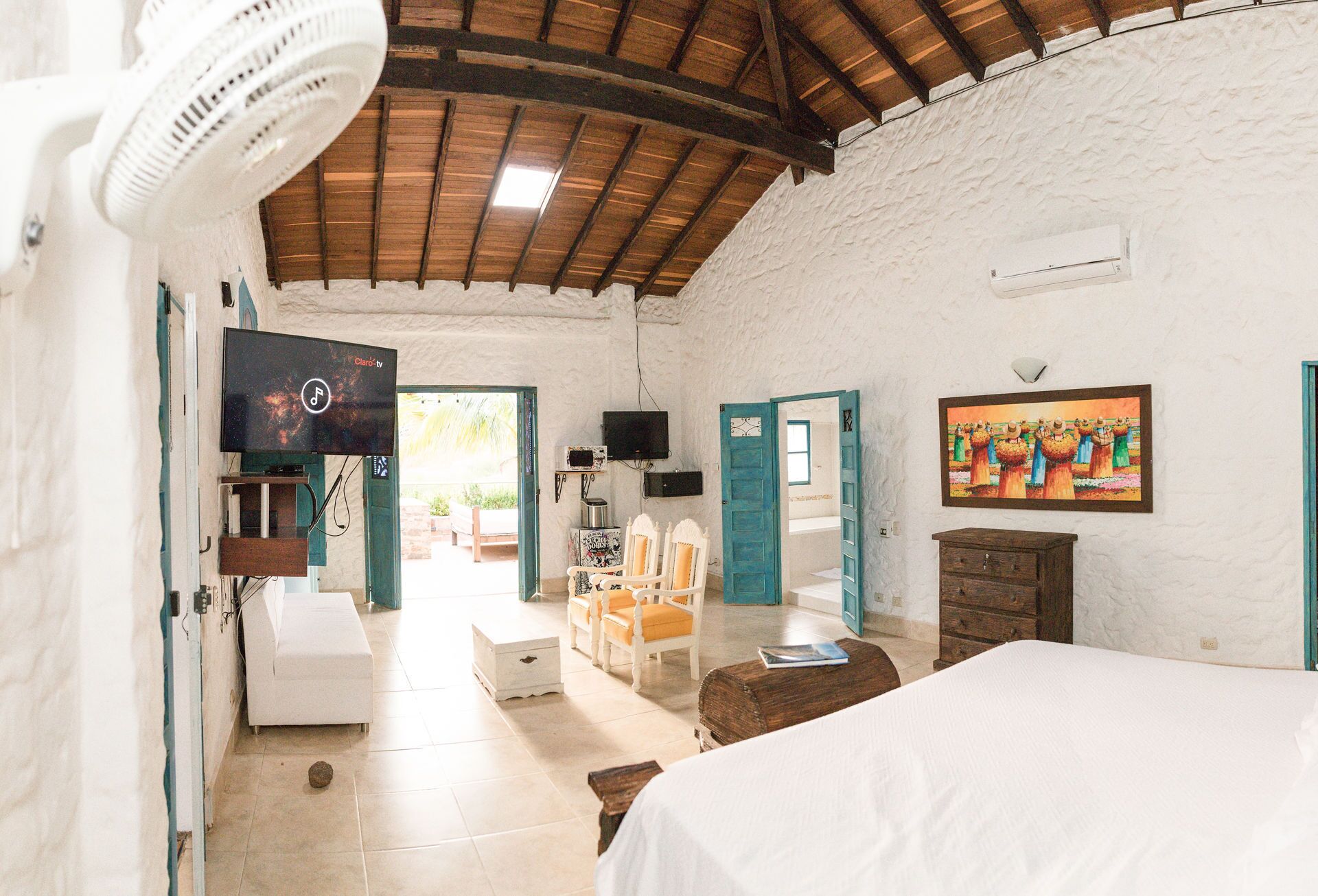 Suite Premium Amor | Premium bedding, down comforters, minibar, individually decorated