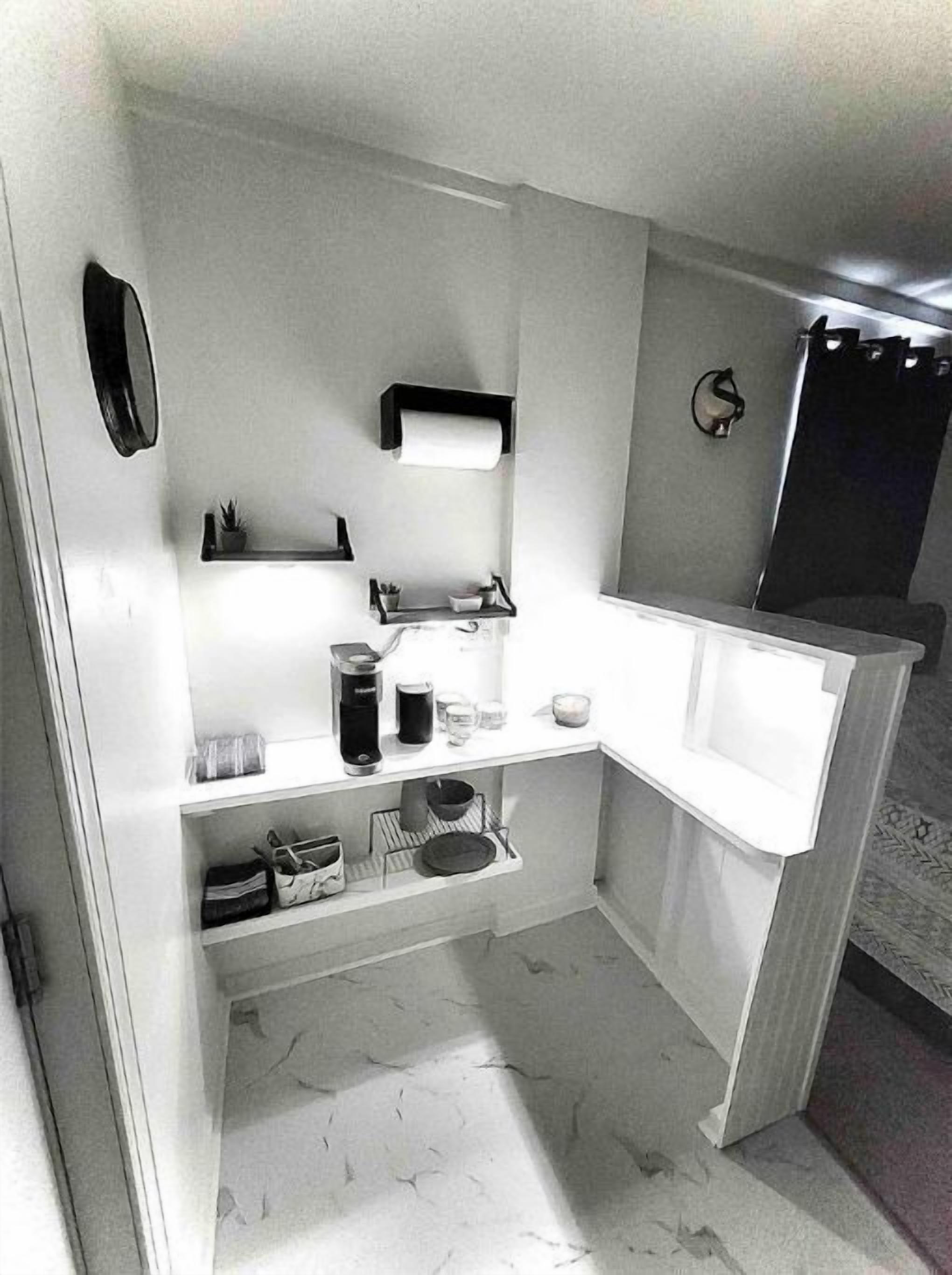 Charming Private Suite Close to Beach & Downtown