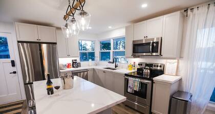 Waterfront-Pet Friendly-HotTub-Firepit-BBQ