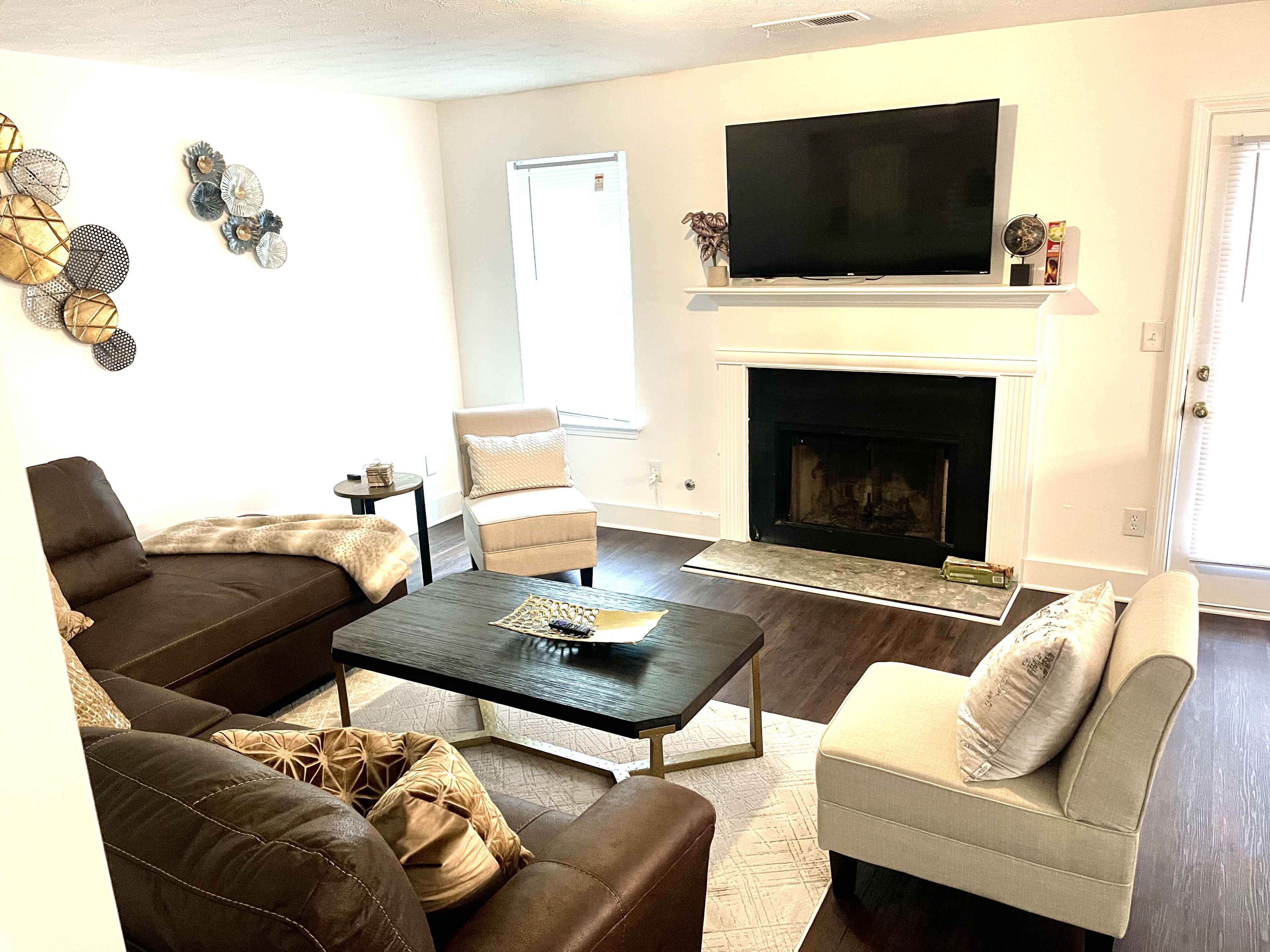 Gorgeous 3BR/2.5BA Home 10mi from Atlanta Airport!