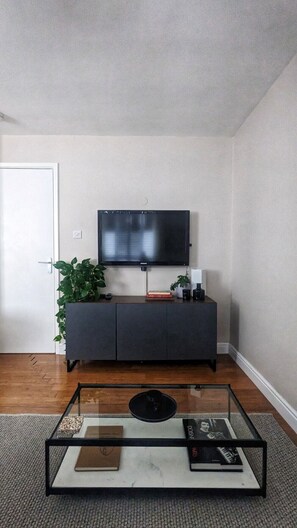 Interior - Modern Flat nr Waterloo, Sleeps 4, Free Parking (London)