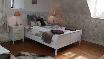 4 bedrooms, travel crib, free WiFi, bed sheets