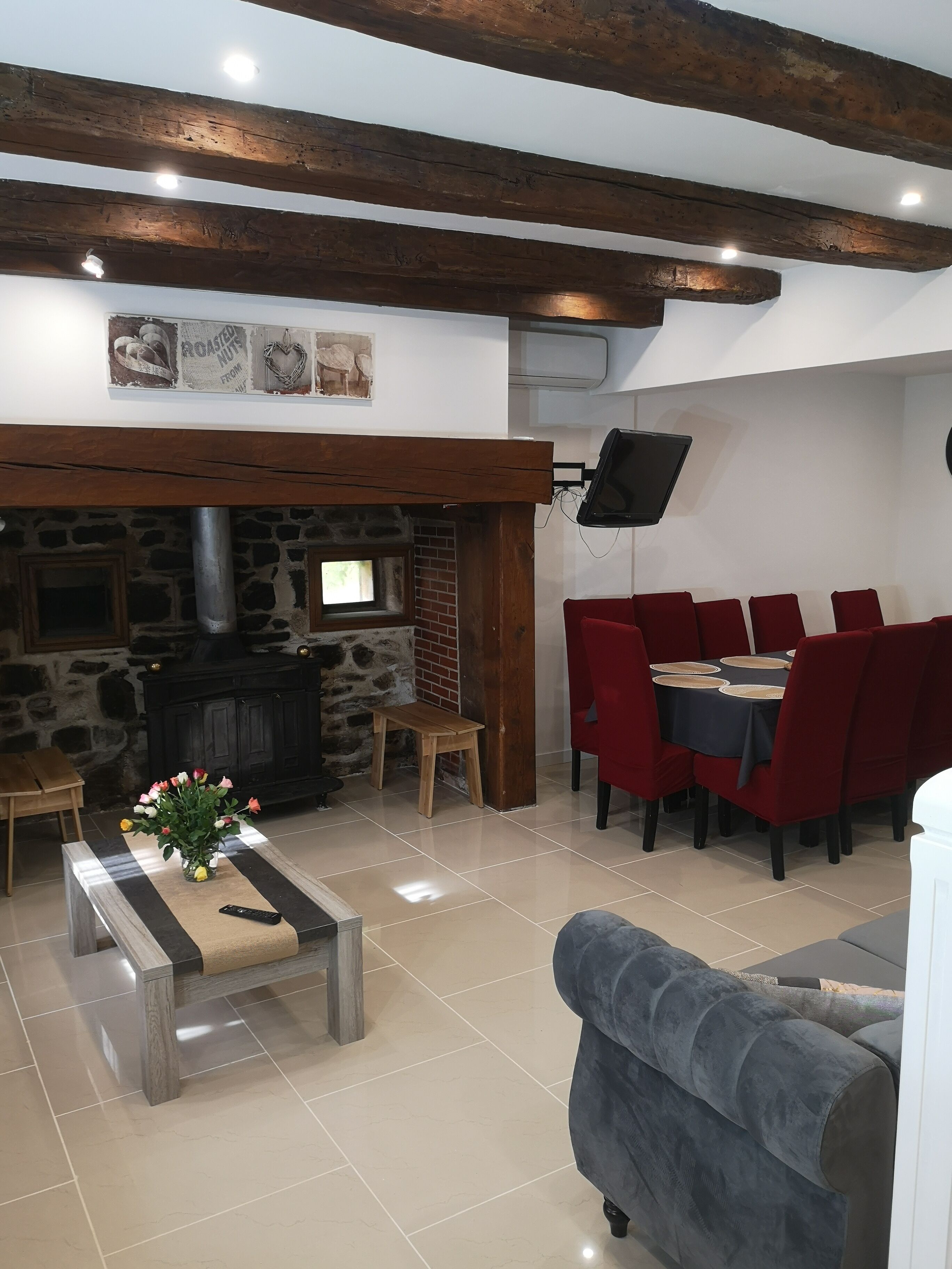 Propriété de Campagne Rénovée Avec Piscine, Calme, Nature, Randonnée